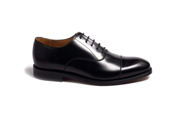 Berwick 6824 in pelle nera lucida