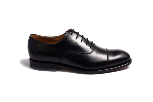 Berwick 6824 in pelle nera opaca
